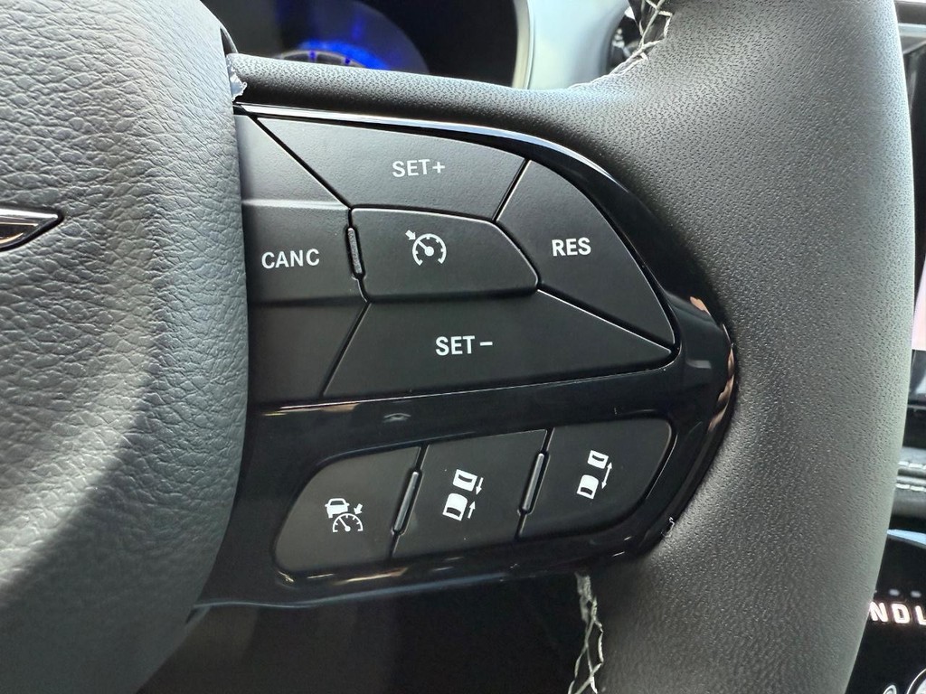 Chrysler Pacifica Vehicle Full-screen Gallery Image 7