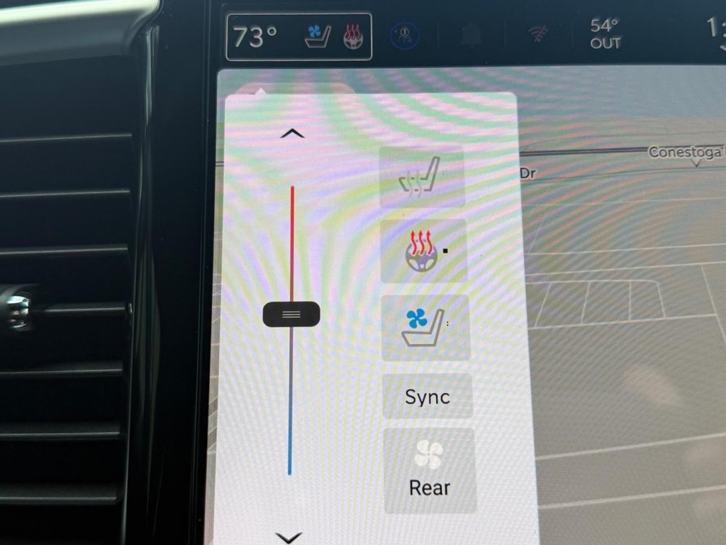 Chrysler Pacifica Vehicle Full-screen Gallery Image 9