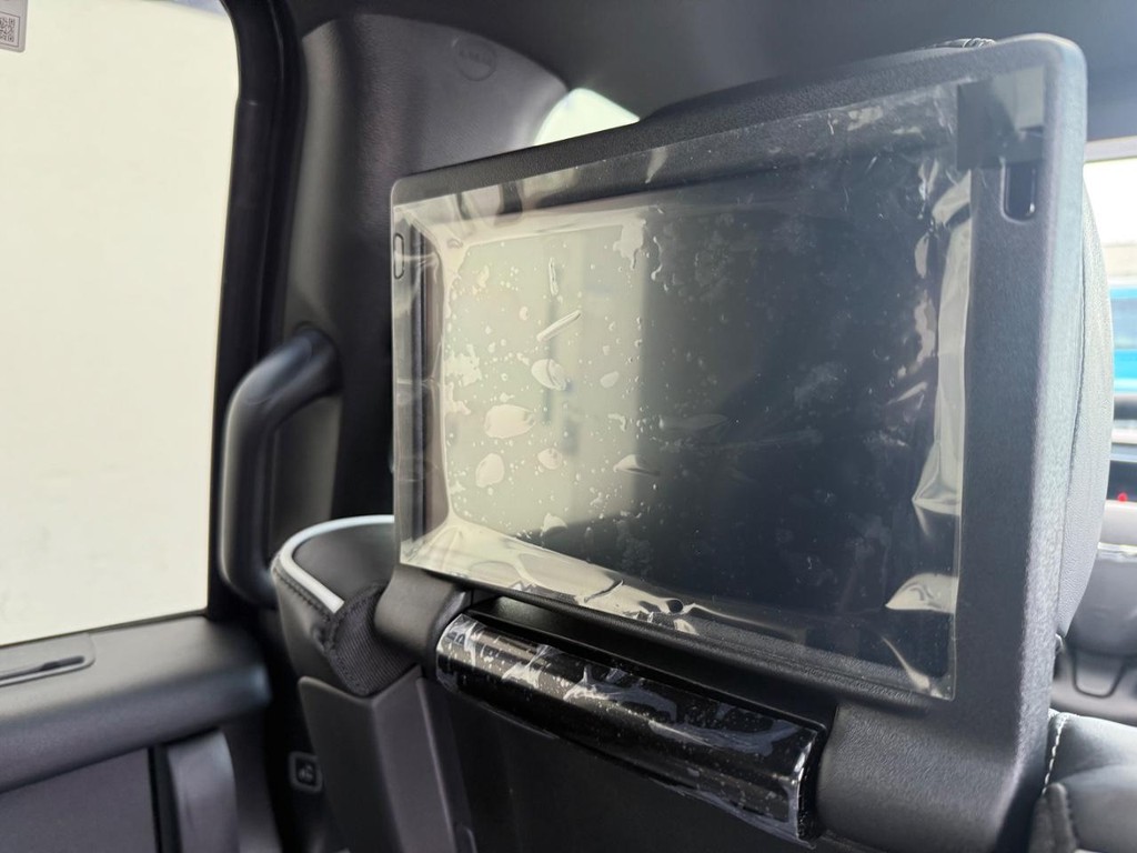 Chrysler Pacifica Vehicle Full-screen Gallery Image 12