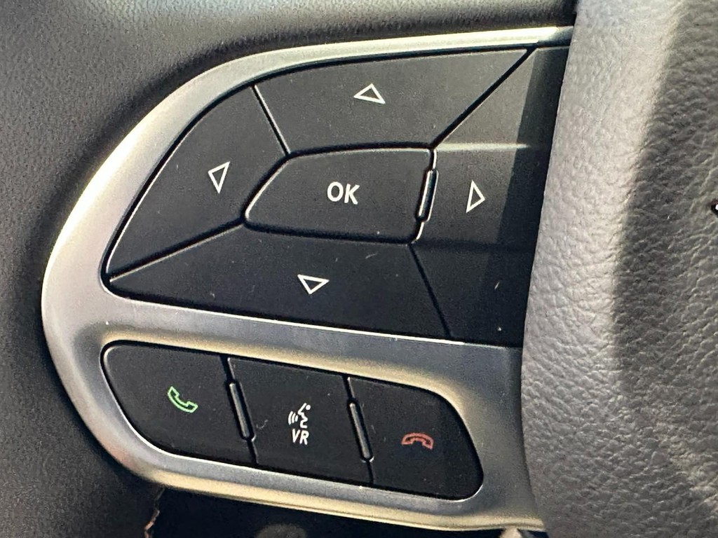 Chrysler Pacifica Vehicle Full-screen Gallery Image 15