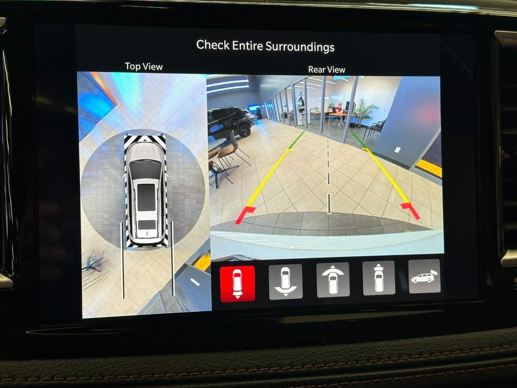 Chrysler Pacifica Vehicle Full-screen Gallery Image 19