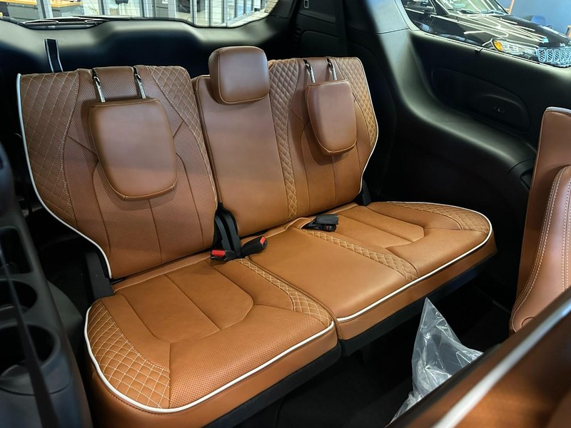 Chrysler Pacifica Vehicle Full-screen Gallery Image 5