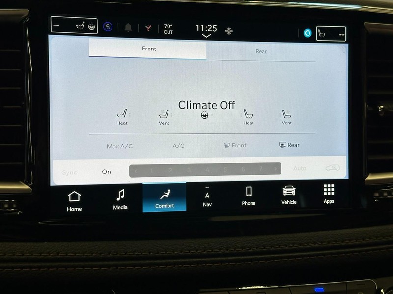 Chrysler Pacifica Vehicle Full-screen Gallery Image 17