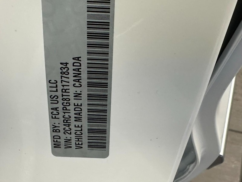 Chrysler Pacifica Vehicle Full-screen Gallery Image 20