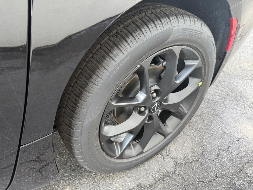 Chrysler Pacifica Vehicle Full-screen Gallery Image 16