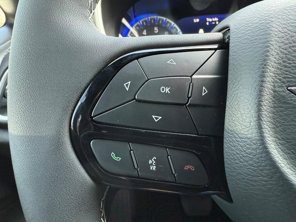 Chrysler Pacifica Vehicle Full-screen Gallery Image 6