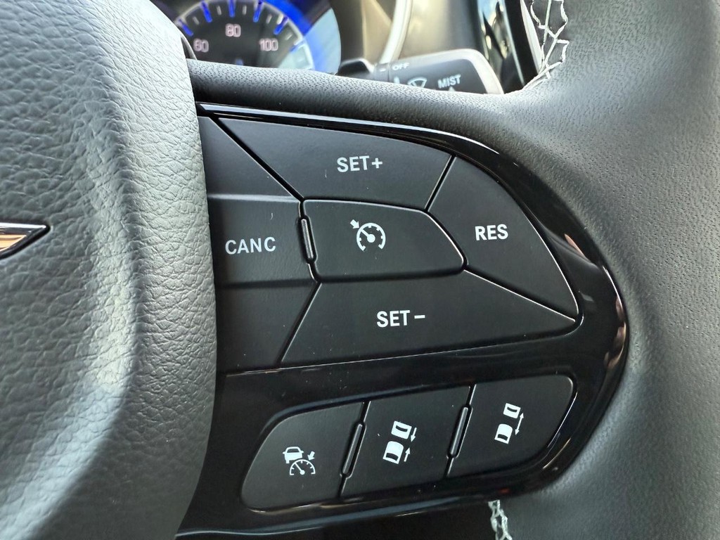 Chrysler Pacifica Vehicle Full-screen Gallery Image 7