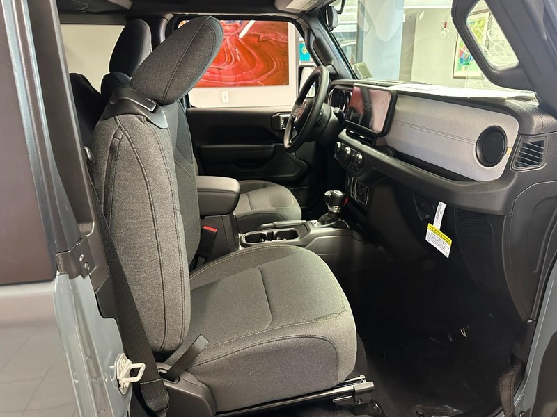 Jeep Wrangler Vehicle Full-screen Gallery Image 4