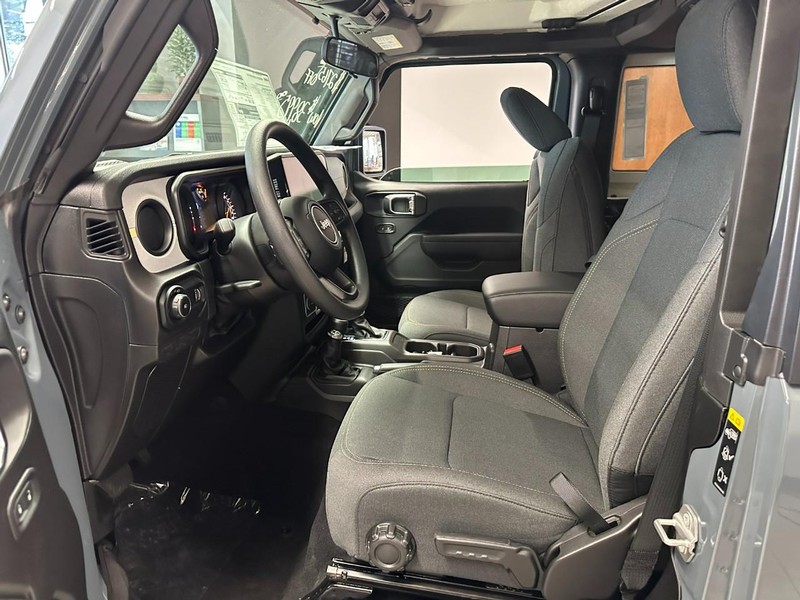 Jeep Wrangler Vehicle Full-screen Gallery Image 5