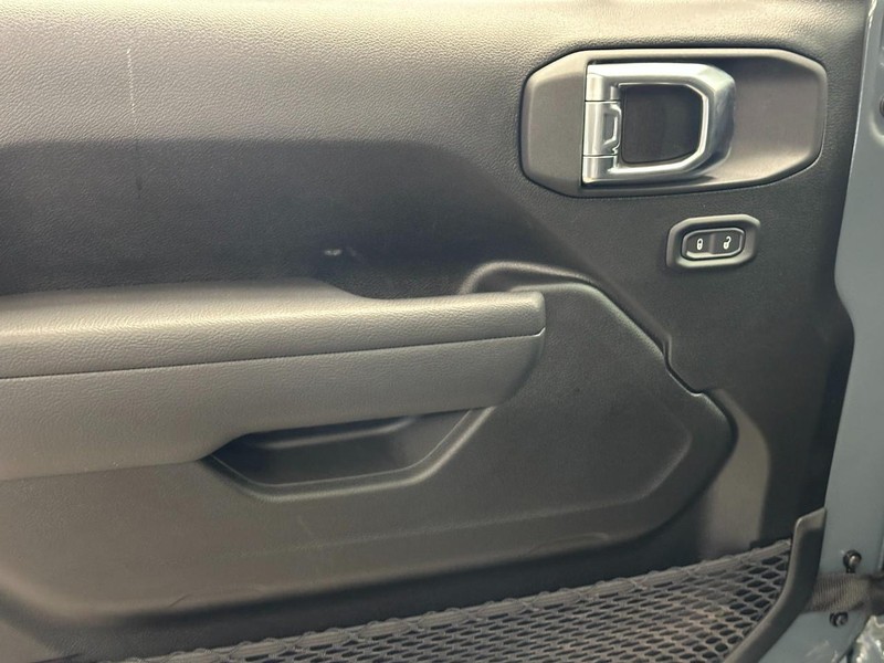 Jeep Wrangler Vehicle Full-screen Gallery Image 7