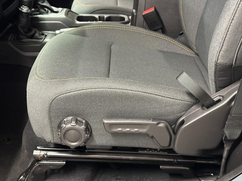 Jeep Wrangler Vehicle Full-screen Gallery Image 8