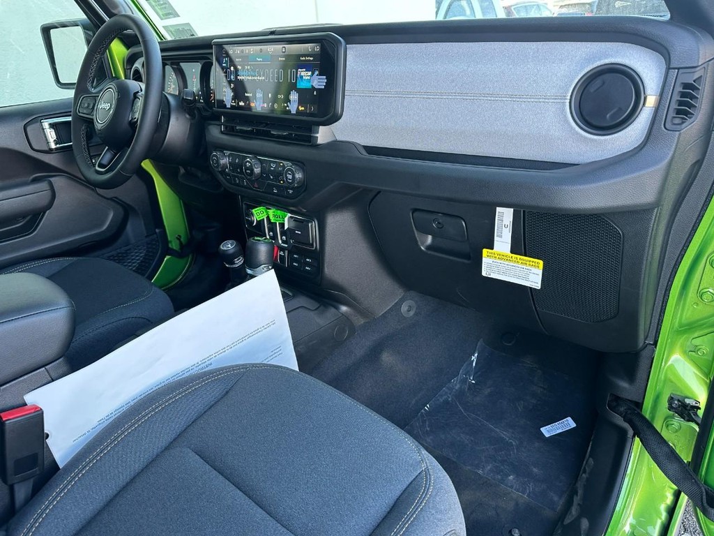 Jeep Wrangler Vehicle Full-screen Gallery Image 6