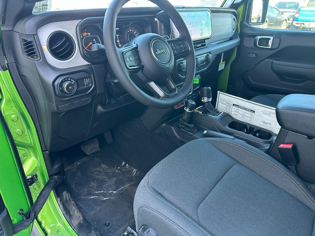 Jeep Wrangler Vehicle Full-screen Gallery Image 7