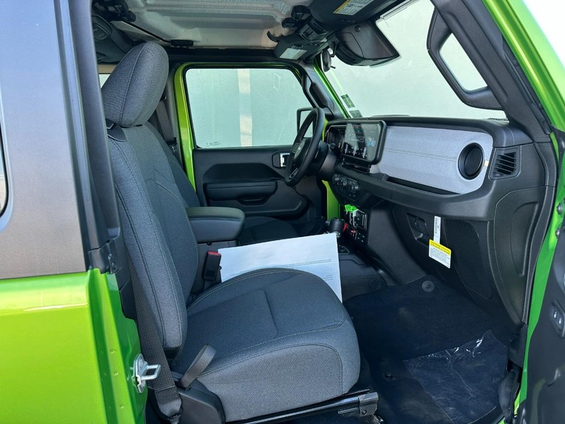 Jeep Wrangler Vehicle Full-screen Gallery Image 5