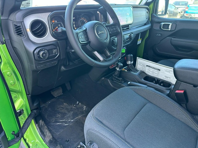 Jeep Wrangler Vehicle Full-screen Gallery Image 7