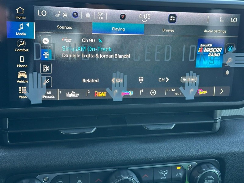 Jeep Wrangler Vehicle Full-screen Gallery Image 10