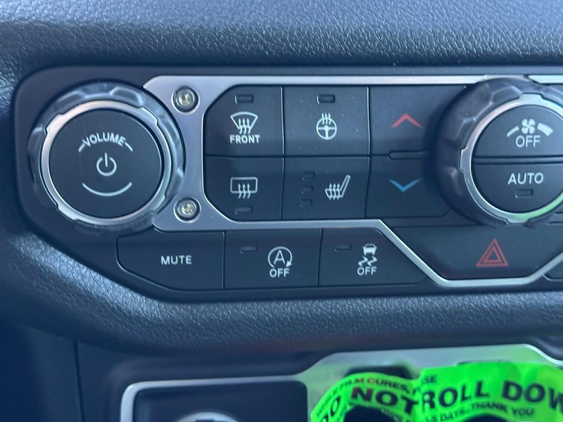 Jeep Wrangler Vehicle Full-screen Gallery Image 11