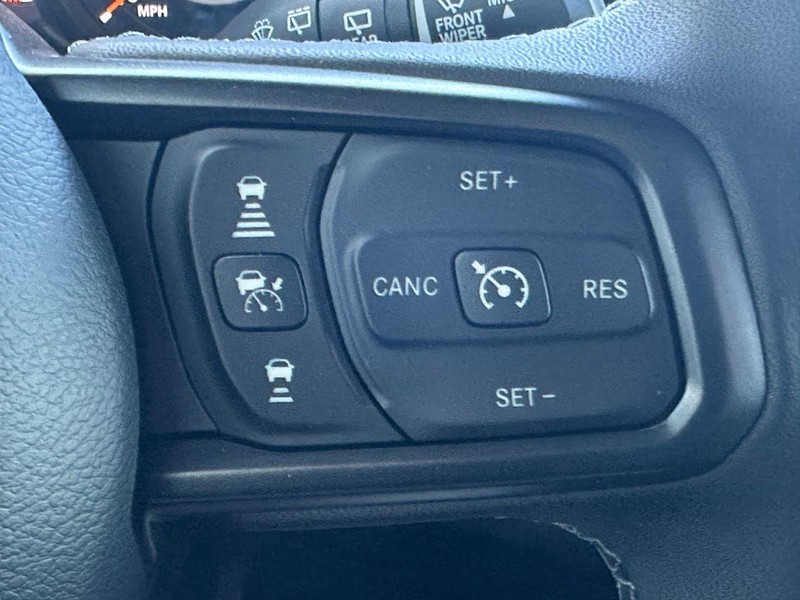 Jeep Wrangler Vehicle Full-screen Gallery Image 14