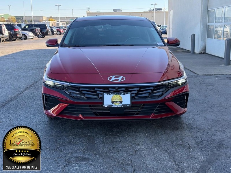 Hyundai Elantra Vehicle Full-screen Gallery Image 4