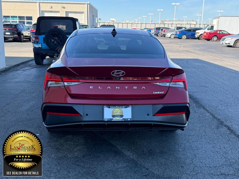 Hyundai Elantra Vehicle Full-screen Gallery Image 7