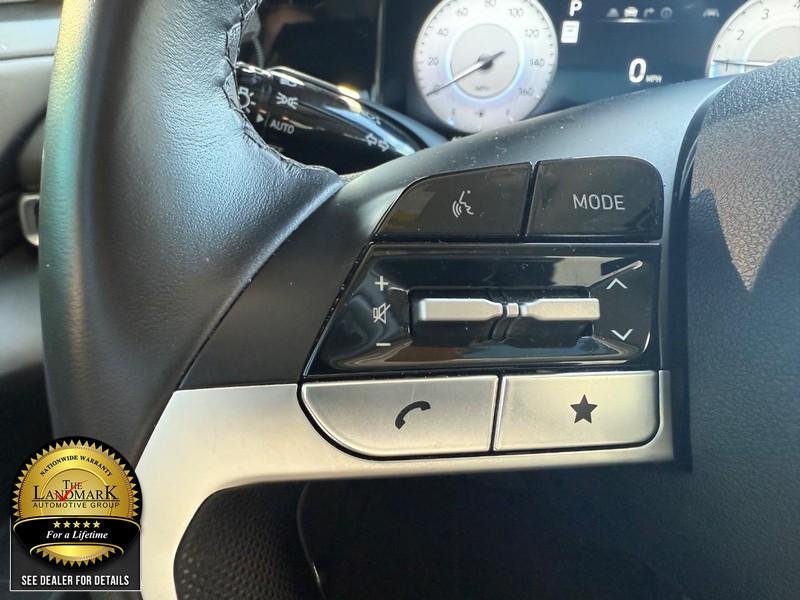 Hyundai Elantra Vehicle Full-screen Gallery Image 10