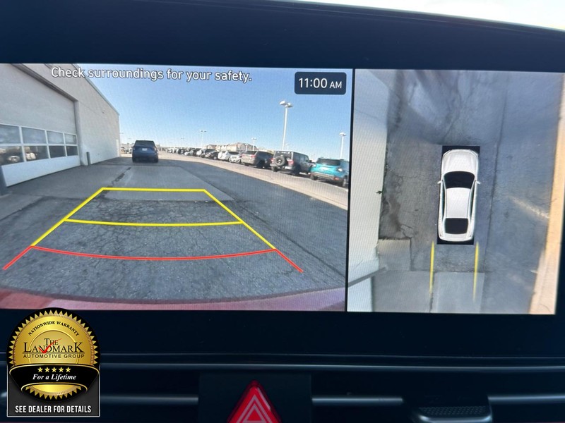 Hyundai Elantra Vehicle Full-screen Gallery Image 13