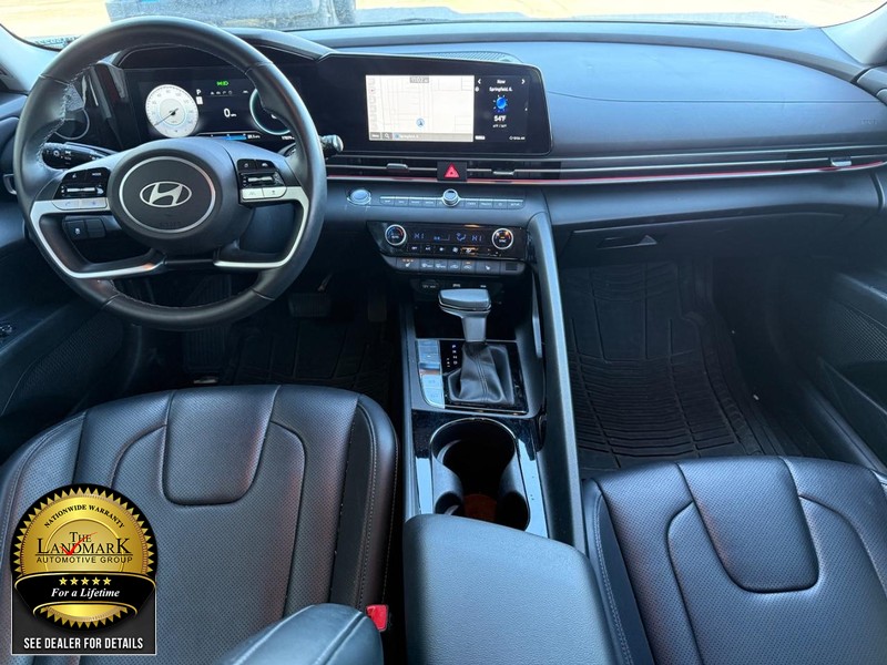 Hyundai Elantra Vehicle Full-screen Gallery Image 17