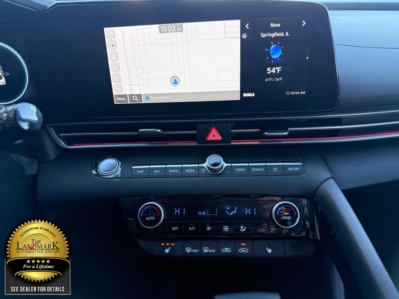 Hyundai Elantra Vehicle Full-screen Gallery Image 19