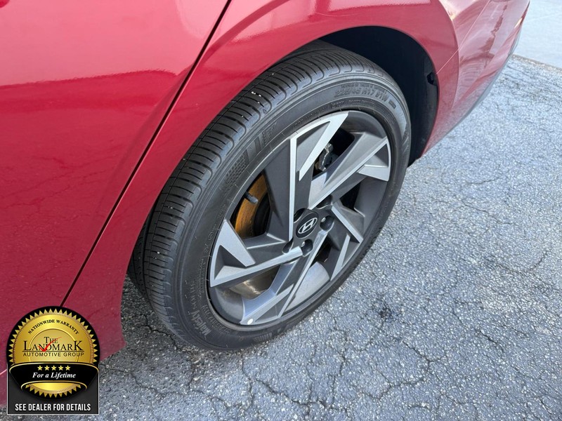 Hyundai Elantra Vehicle Full-screen Gallery Image 21