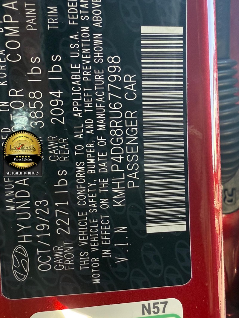 Hyundai Elantra Vehicle Full-screen Gallery Image 22