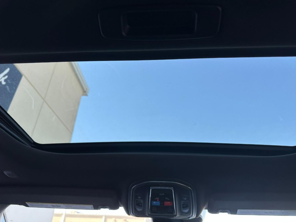 Jeep Grand Cherokee L Vehicle Full-screen Gallery Image 7