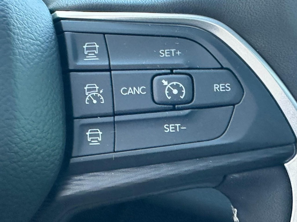 Jeep Grand Cherokee L Vehicle Full-screen Gallery Image 15