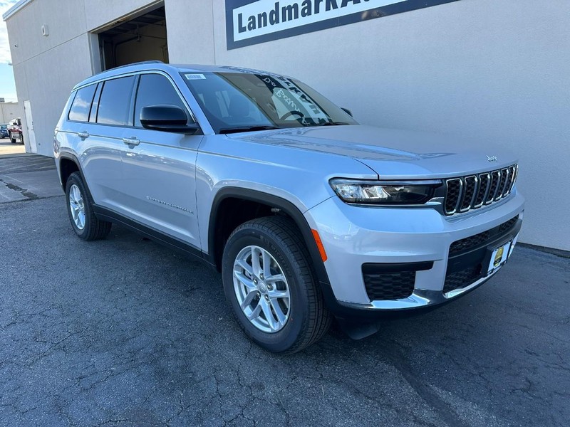 Jeep Grand Cherokee L Vehicle Full-screen Gallery Image 2