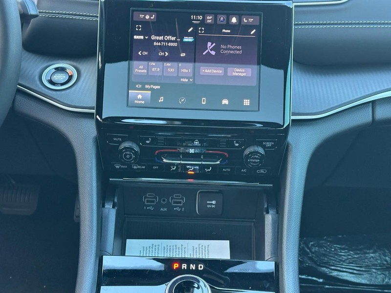 Jeep Grand Cherokee L Vehicle Full-screen Gallery Image 10