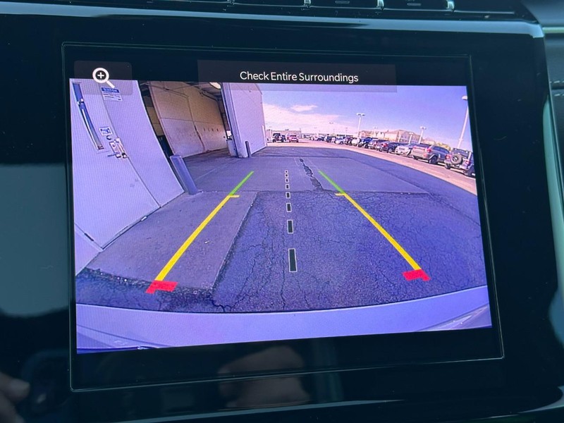 Jeep Grand Cherokee L Vehicle Full-screen Gallery Image 17