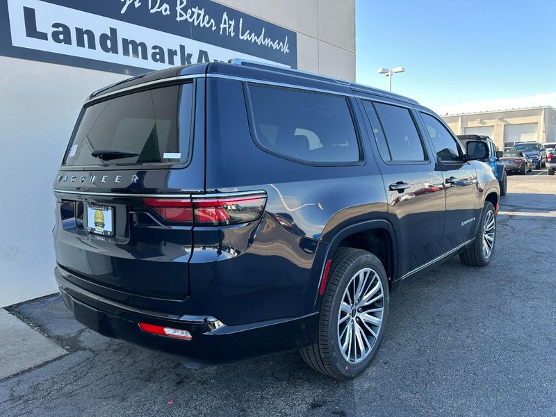 Jeep Wagoneer Vehicle Full-screen Gallery Image 3