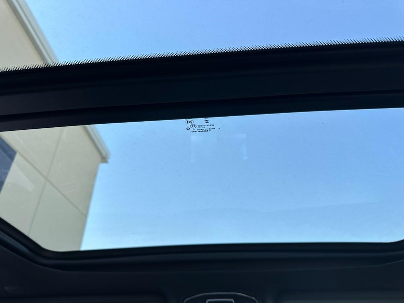 Jeep Wagoneer Vehicle Full-screen Gallery Image 7