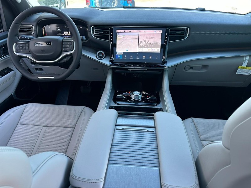 Jeep Wagoneer Vehicle Full-screen Gallery Image 8