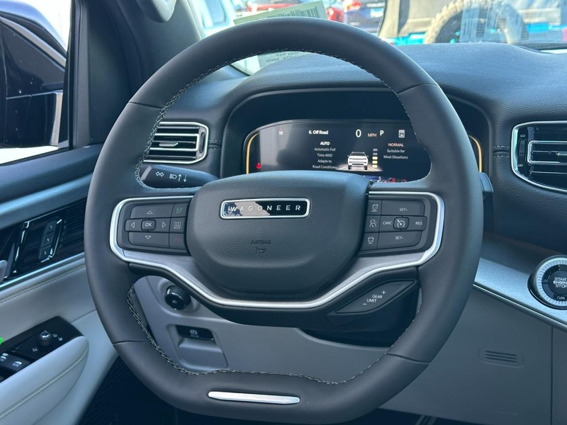 Jeep Wagoneer Vehicle Full-screen Gallery Image 9