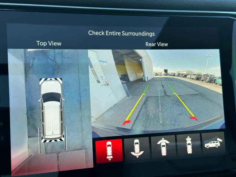 Jeep Wagoneer Vehicle Full-screen Gallery Image 18