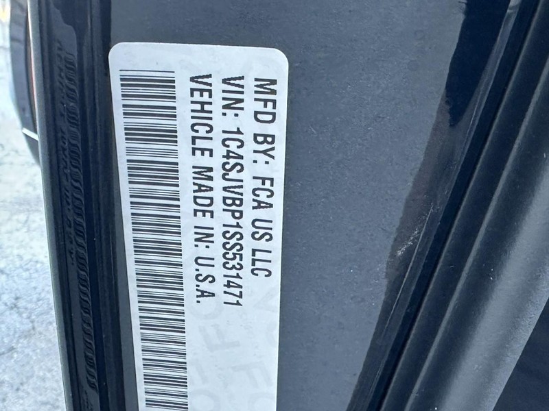 Jeep Wagoneer Vehicle Full-screen Gallery Image 19