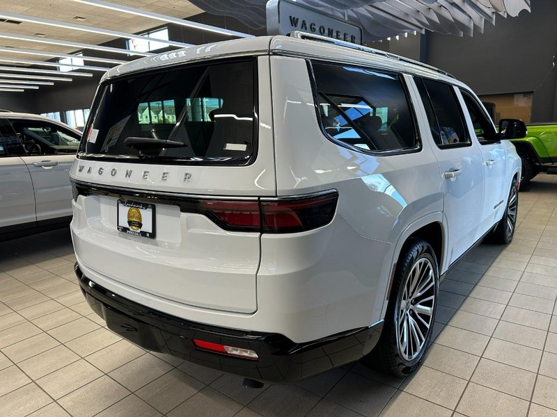 Jeep Wagoneer Vehicle Full-screen Gallery Image 2