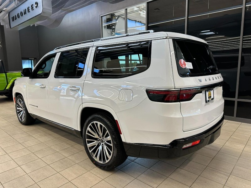 Jeep Wagoneer Vehicle Full-screen Gallery Image 3