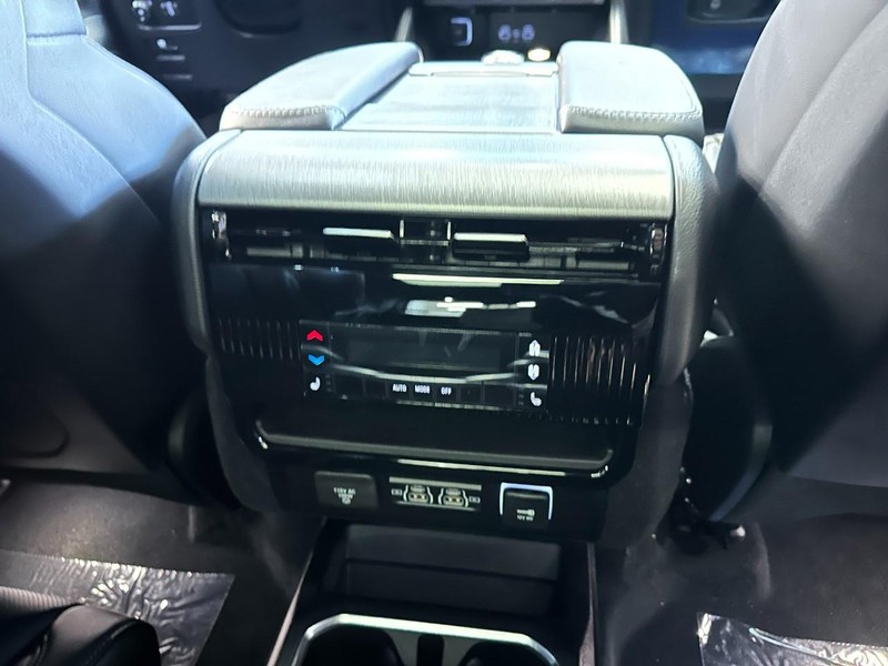 Jeep Wagoneer Vehicle Full-screen Gallery Image 5