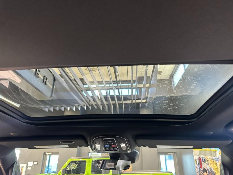 Jeep Wagoneer Vehicle Full-screen Gallery Image 6