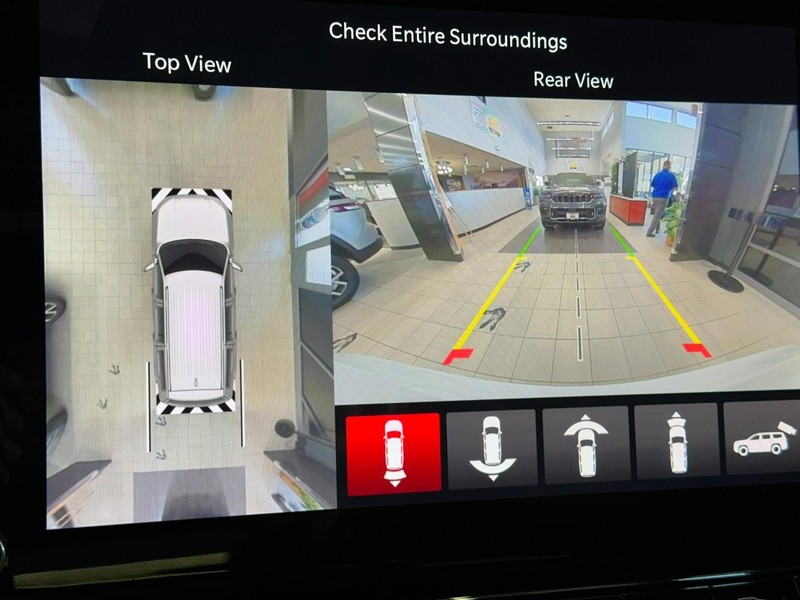 Jeep Wagoneer Vehicle Full-screen Gallery Image 16