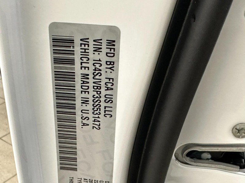 Jeep Wagoneer Vehicle Full-screen Gallery Image 17