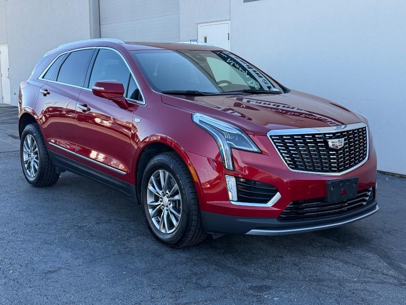 Cadillac XT5 Vehicle Full-screen Gallery Image 02