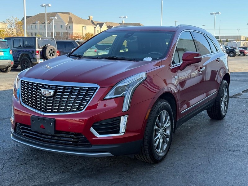 Cadillac XT5 Vehicle Full-screen Gallery Image 05