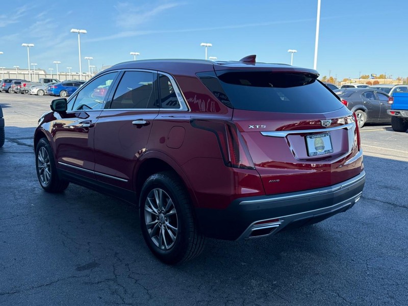 Cadillac XT5 Vehicle Full-screen Gallery Image 06